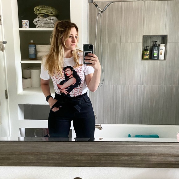 Meet your Posher, Taylor - Picture 3 of 4